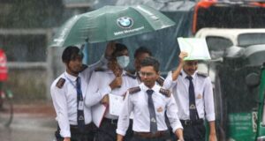 চট্টগ্রামে সকাল থেকে ভারী বৃষ্টি, দুর্ভোগে এইচএসসি পরীক্ষার্থীরা