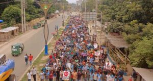 কোটা সংস্কারের দাবিতে ৯ কিলোমিটার মিছিল করেছে রাবির শিক্ষার্থীরা