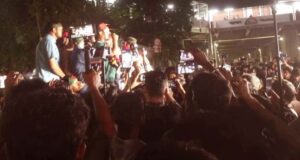 সব সড়ক ছেড়ে শিক্ষার্থীরা ভিড় করে শাহবাগে।