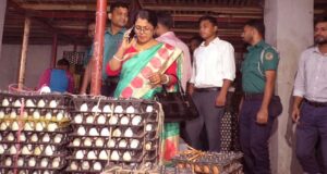 বরিশালে অভিযানের পরও নিয়ন্ত্রণ হচ্ছে না ডিমের বাজার