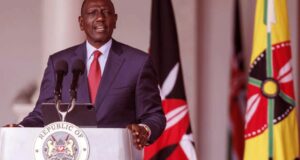 কেনিয়ার প্রেসিডেন্ট প্রায় সব মন্ত্রীকে বরখাস্ত করেছেন