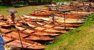 পিরোজপুরের শতবর্ষী ভাসমান নৌকার বাজার