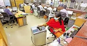 স্বাভাবিক সূচিতে চলবে অফিস আজ থেকে