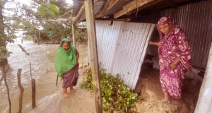 বৃষ্টি না হলেও ধীরে ধীরে পানি কমছে ভোগান্তি কমছে না ।