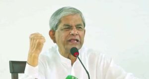 ছাত্রদের রক্ত ঝরানোর বীরত্বের কারণে শাসকগোষ্ঠী এখন চেতনা হারাচ্ছে।