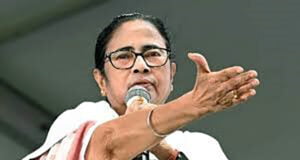 ক্ষুব্ধ মমতা নরেন্দ্র মোদির নীতি আয়োগের বৈঠক থেকে বেরিয়ে গেলেন।