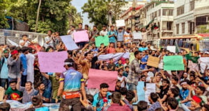 কোটা বাতিলের দাবিতে আন্দোলনকারীদের ‘বাংলা অবরোধ’