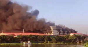 নরসিংদীতে আরএফএল কারখানায় অগ্নিকাণ্ডে একজনের মৃত্যু হয়েছে