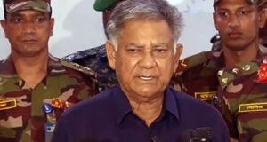 আগামী ৭ দিনের মধ্যে অবৈধ অস্ত্র জমা দেওয়ার নির্দেশ দিয়েছেন:স্বরাষ্ট্র উপদেষ্টার