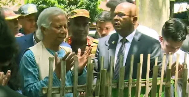 ড. ইউনূস আবু সাঈদের কবর জিয়ারত করলেন