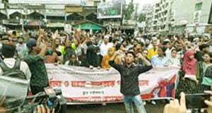 বিক্ষুব্ধ শিক্ষার্থী-জনতা রাজধানীর বিভিন্ন স্থানে গণমিছিল করেছেন