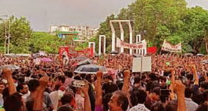 ছাত্র-জনতার ঢল শহীদ মিনারে