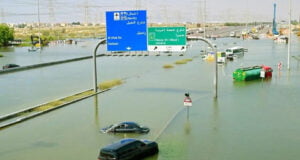 সৌদি আরবে ভারী বৃষ্টিপাতে কারণে রাস্তাঘাট ডুবে গেছে , রেড অ্যালার্ট জারি