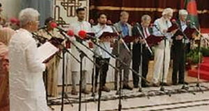 অন্তর্বর্তী সরকারের ১৩ উপদেষ্টা শপথ নিলেন