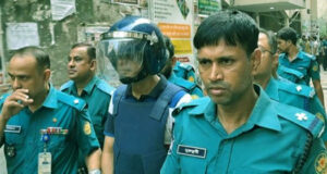 যাত্রাবাড়ী থানার সাবেক ওসি আবুল হাসানকে ৭ দিনের রিমান্ডে দিয়েছেন আদালত।