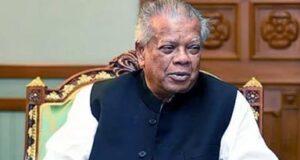 “আমির হোসেন আমু লুকিয়ে আছেন”সন্দেহে বসুন্ধরার বাসা ঘেরাও