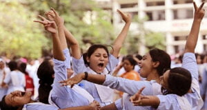 এইচএসসি ও সমমানের পরীক্ষার ফলাফল নিয়ে ধোঁয়াশায় শিক্ষার্থী ও অভিভাবকরা