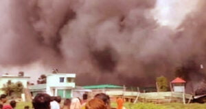 গাজীপুরে পোশাক কারখানায় আগুন দিয়েছে শ্রমিকরা