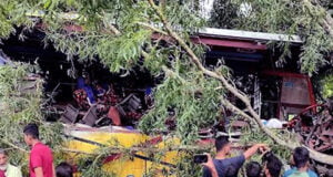 গোপালগঞ্জে বাস ও ট্রাকের মুখোমুখি সংঘর্ষে পাঁচজন নিহত হয়েছেন