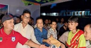 ফেনীতে ১৫০ হিন্দু পরিবারকে নগদ অর্থ প্রদান