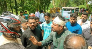 জশনে জুলুসকে কেন্দ্র করে দুই পক্ষের মধ্যে সংঘর্ষে ২৫ জন আহত হয়।