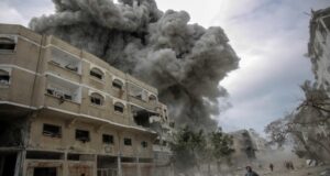 গাজায় একটি স্কুলে ইসরায়েলি হামলায় ১০ ফিলিস্তিনি নিহত