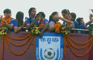 দেশের মাটিতে পা রাখলেন চ্যাম্পিয়নরা