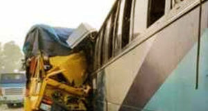 নাটোরে বাস-ট্রাকের মুখোমুখি সংঘর্ষে 2 জন নিহত