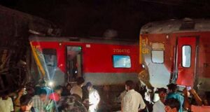 ভারতে মালবাহী ট্রেনে যাত্রীবাহী ট্রেনের সংঘর্ষে, বহু হতাহতের আশঙ্কা