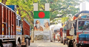 টানা পাঁচ দিন পর বেনাপোল বন্দরে আমদানি-রপ্তানি শুরু হয়েছে।