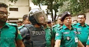 ৫ দিনের রিমান্ডে ব্যারিস্টার সুমন