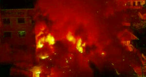 নারায়ণগঞ্জের কালির বাজারের মশলাপট্টিতে ভয়াবহ আগুন