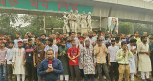 হাসনাত-সারজিসের ডাকে হাইকোর্ট ঘেরাও করতে রাজু ভাস্কর্যে জড়ো হচ্ছেন শিক্ষার্থীরা