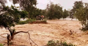 শিরপুরের ১২২টি গ্রাম প্লাবিত হয়ে এক নারীসহ ৩ জনের মৃত্যু হয়েছে