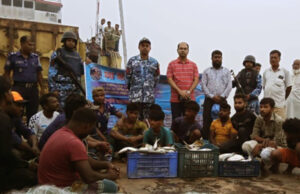 সিরাজগঞ্জে নিষেধাজ্ঞা অমান্য করে ইলিশ শিকার করায় ১৪ জেলে আটক