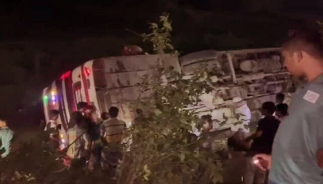 হারিয়ে খাদে বাস