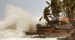 ঘূর্ণিঝড় ‘ডানা’ আঘাত হানতে পারে আজ রাতের যেকোনো সময়