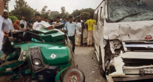 সিরাজগঞ্জে অটোরিকশা-মাইক্রোবাস মুখোমুখি সংঘর্ষে নিহত ১, আহত ৬