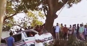 স্ত্রীর মরদেহ নিয়ে ফেরার পথে অ্যাম্বুলেন্স দুর্ঘটনায় স্বামীর মৃত্যু