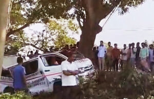 স্ত্রীর মরদেহ নিয়ে ফেরার পথে অ্যাম্বুলেন্স দুর্ঘটনায় স্বামীর মৃত্যু