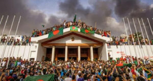 গণঅভ্যুত্থানে আহতদের সঙ্গে উপদেষ্টাদের বৈঠক চলছে