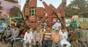 ছাত্র-জনতার দখলে গুলিস্তান-আ. লীগের কার্যালয়, সতর্ক পুলিশ