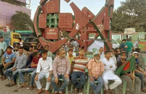 ছাত্র-জনতার দখলে গুলিস্তান-আ. লীগের কার্যালয়, সতর্ক পুলিশ