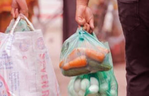 কাঁচাবাজারেও আজ থেকে পলিথিন নিষিদ্ধ