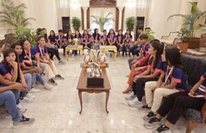 প্রধান উপদেষ্টার সংবর্ধনা নিতে যমুনায় সাফজয়ী বাংলাদেশ নারী ফুটবলাররা