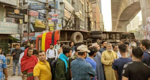 পল্টনে বাস-ট্রাক মুখোমুখি সংঘর্ষে রিকশাযাত্রী নিহত