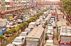 যানজট নিয়ন্ত্রণে রাস্তায় নামছেন অবসরপ্রাপ্ত ট্রাফিক সদস্যরাও