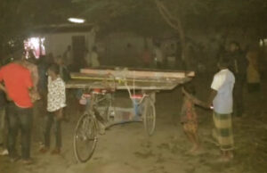 রাতের আঁধারে বিদ্যালয়ের দরজা-জানালা বিক্রির চেষ্টা !