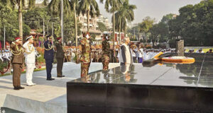শিখা অনির্বাণে রাষ্ট্রপতি ও প্রধান উপদেষ্টার শ্রদ্ধা