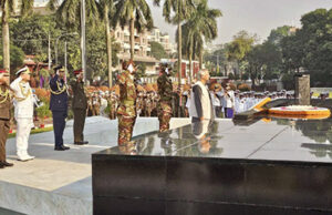 শিখা অনির্বাণে রাষ্ট্রপতি ও প্রধান উপদেষ্টার শ্রদ্ধা